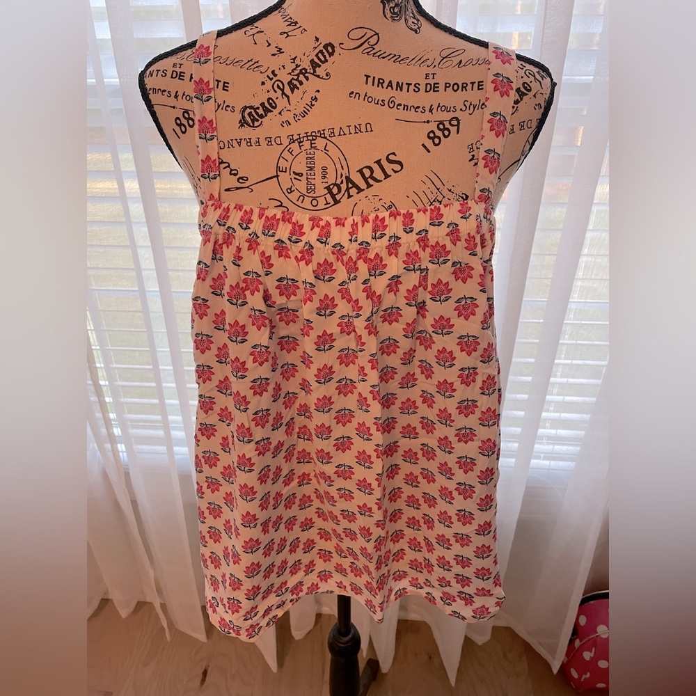 Super cute versatile flowy tank top.